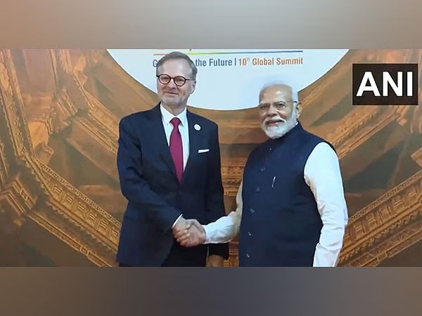 प्रधानमंत्री ने 10वें वाइब्रेंट गुजरात शिखर सम्मेलन 2024 के मौके पर चेक गणराज्य के प्रधानमंत्री से की मुलाकात PM meets PM of Czech Republic on the sidelines of 10th Vibrant Gujarat Summit 2024
