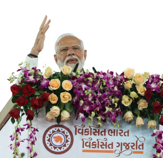 “आज देश के छोटे-छोटे शहरों में भी कनेक्टिविटी के शानदार इंफ्रास्ट्रक्चर का निर्माण हो रहा है”: प्रधानमंत्री मोदी
