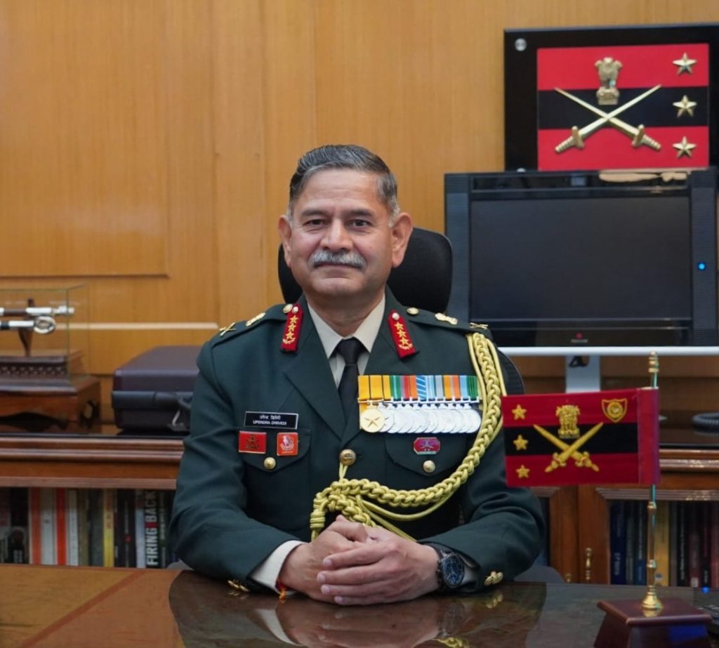 लेफ्टिनेंट जनरल उपेन्द्र द्विवेदी ने लेफ्टिनेंट जनरल एमवी सुचिंद्र कुमार से थल सेना के उपप्रमुख का पदभार किया ग्रहण