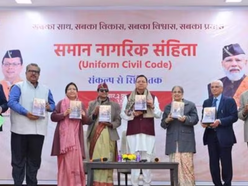 धामी सरकार ने यूसीसी लागू करने के लिए बढ़ाया अहम कदम, कमेटी ने सौंपा ड्राफ्ट, विधानसभा में पेश होगा विधेयक
