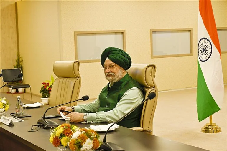 व्यवस्थित ऊर्जा अंतरण के लिए पारंपरिक ईंधन तक पहुंच और स्वच्छ ईंधन तक पूर्वानुमानित दिशा की आवश्यकता है : पेट्रोलियम मंत्री हरदीप सिंह पुरी