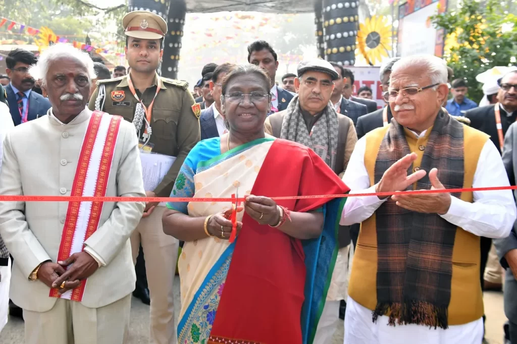 सूरजकुंड अंतर्राष्ट्रीय शिल्प मेला शिल्पकारों को कला प्रेमियों से जोड़ता है: राष्ट्रपति मुर्मू