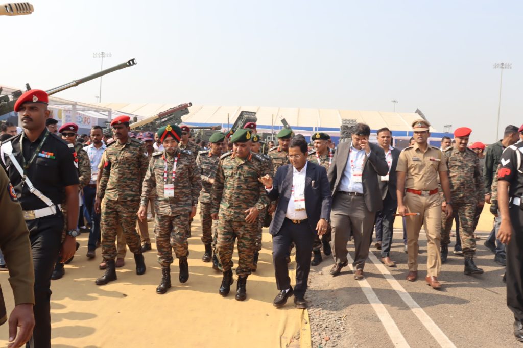 थल सेनाध्यक्ष ने पुणे में महाराष्ट्र सूक्ष्म, लघु एवं मध्यम उद्यम रक्षा प्रदर्शनी 2024 का किया दौरा