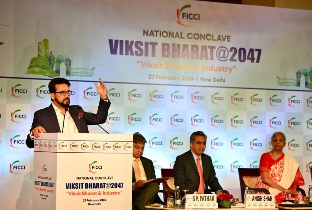 उद्योग जगत की हस्तियों को भारत में निवेश करने के इच्छुक लोगों के साथ साझेदारी करनी चाहिए: अनुराग ठाकुर
