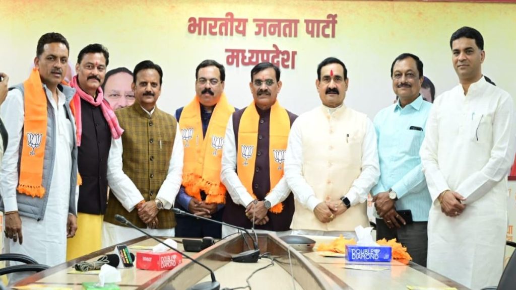 मध्यप्रदेश कांग्रेस को फिर झटका, शशांक शेखर बीजेपी में शामिल, पूर्व महाधिवक्ता को अध्यक्ष बीडी शर्मा ने दिलाई सदस्यता