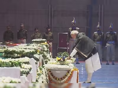 प्रधानमंत्री ने पुलवामा में शहीद हुए बहादुर जवानों को श्रद्धांजलि की अर्पित