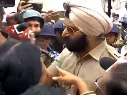 पगड़ी पहने पुलिस अधिकारी जसप्रीत को BJP नेताओं ने कहा ‘खालिस्तानी’,दोनों पक्षों के बीच बढ़ी बहस
