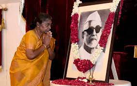 राष्ट्रपति ने पूर्व राष्ट्रपति डॉ. ज़ाकिर हुसैन की जयंती पर पुष्पांजलि की अर्पित