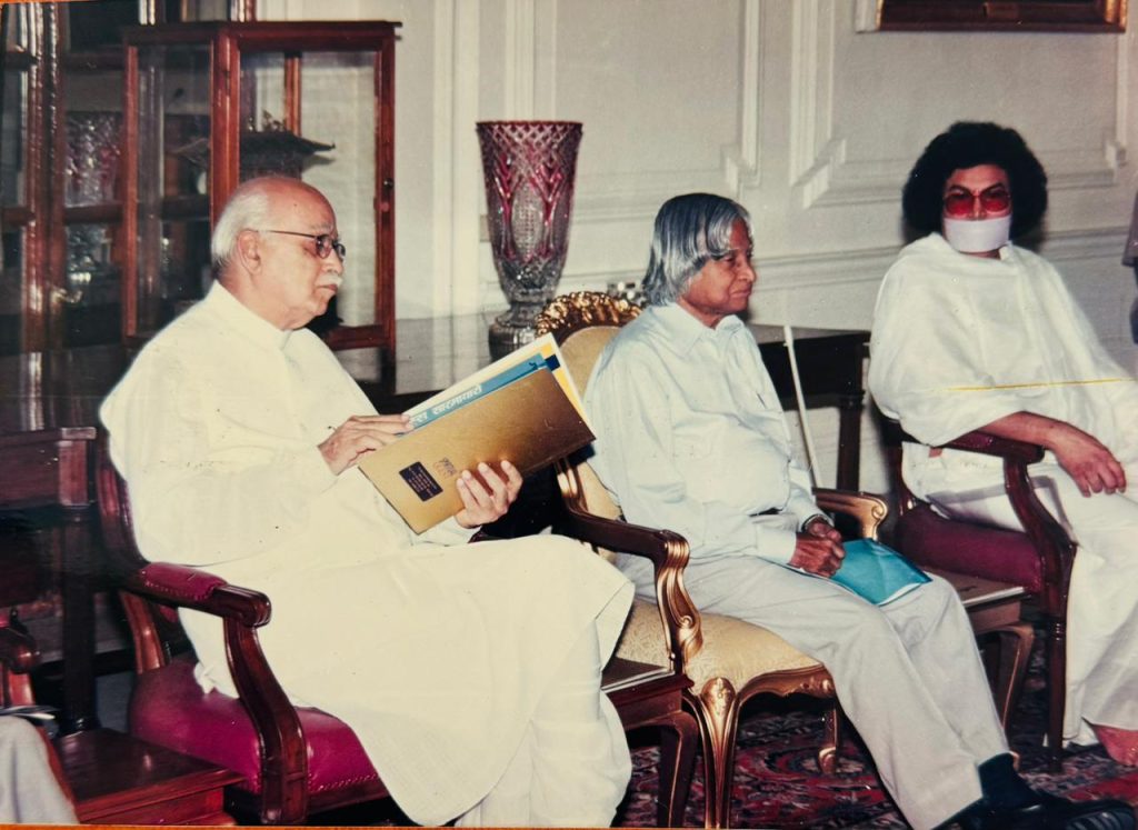 आचार्य लोकेश मुनि ने साझा किए भारत रत्न लालकृष्ण आडवाणी जी के साथ अविस्मरणीय प्रसंग*