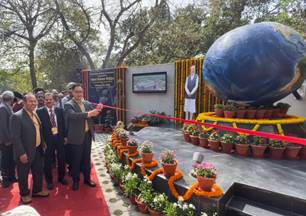 किरेन रिजिजू ने नई दिल्ली स्थित लोधी रोड पर एक आकर्षक सेल्फी प्वाइंट का किया उद्घाटन