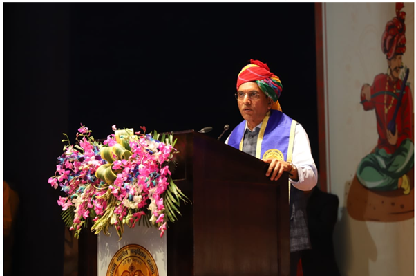 हमारे अस्पताल चिकित्सा के मंदिर हैं और एक डॉक्टर के रूप में उनकी सेवा करना आपकी जिम्मेदारी है: डॉ. मनसुख मांडविया