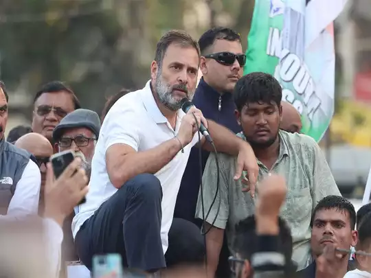 भारत जोड़ो न्याय यात्रा : राहुल गांधी ने भीड़ से एक छात्र को अपनी जीप पर बुलाया, पूछा- आप कौन से वर्ग से हैं