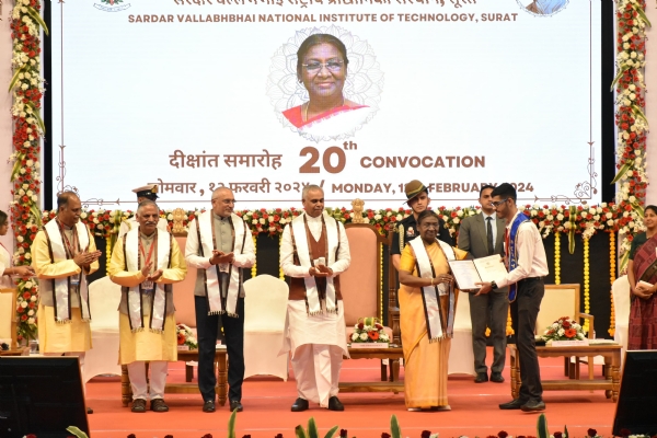 सरदार वल्लभभाई राष्ट्रीय प्रौद्योगिकी संस्थान, सूरत के 20वें दीक्षांत समारोह में शामिल हुई राष्ट्रपति द्रौपदी मुर्मु
