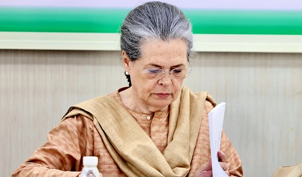 सोनिया गांधी ने रायबरेली की जनता के नाम लिखी चिट्ठी, लिखा-आपके बिना मेरा परिवार दिल्ली में अधूरा