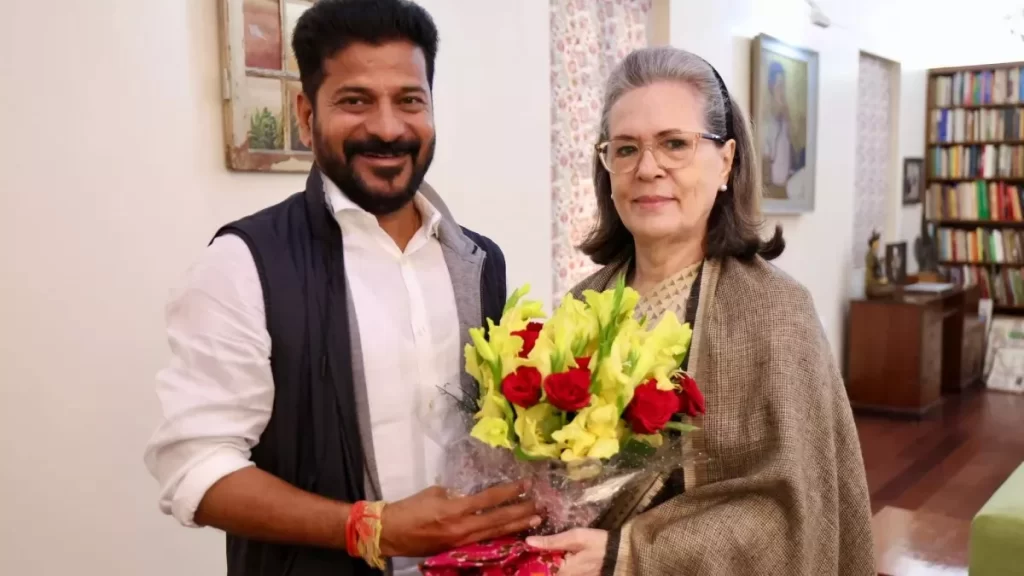 सोनिया गांधी से सीएम रेवंत रेड्डी की अपील, कहा- तेलंगाना में आपकी छवि मां की तरह, यहां से लोकसभा चुनाव लड़ें’