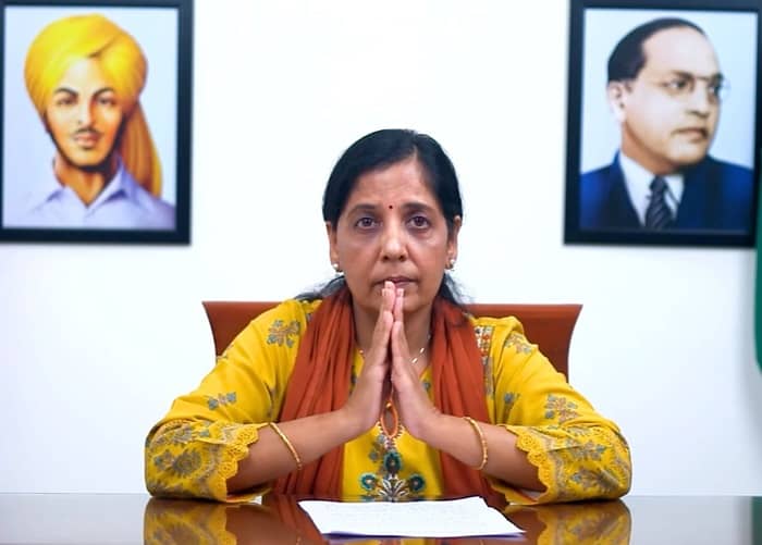 सीएम अरविंद केजरीवाल की पत्नी सुनीता केजरीवाल ने एक वीडियो स्टेटमेंट जारी कर सुनाया आप नेता का संदेश