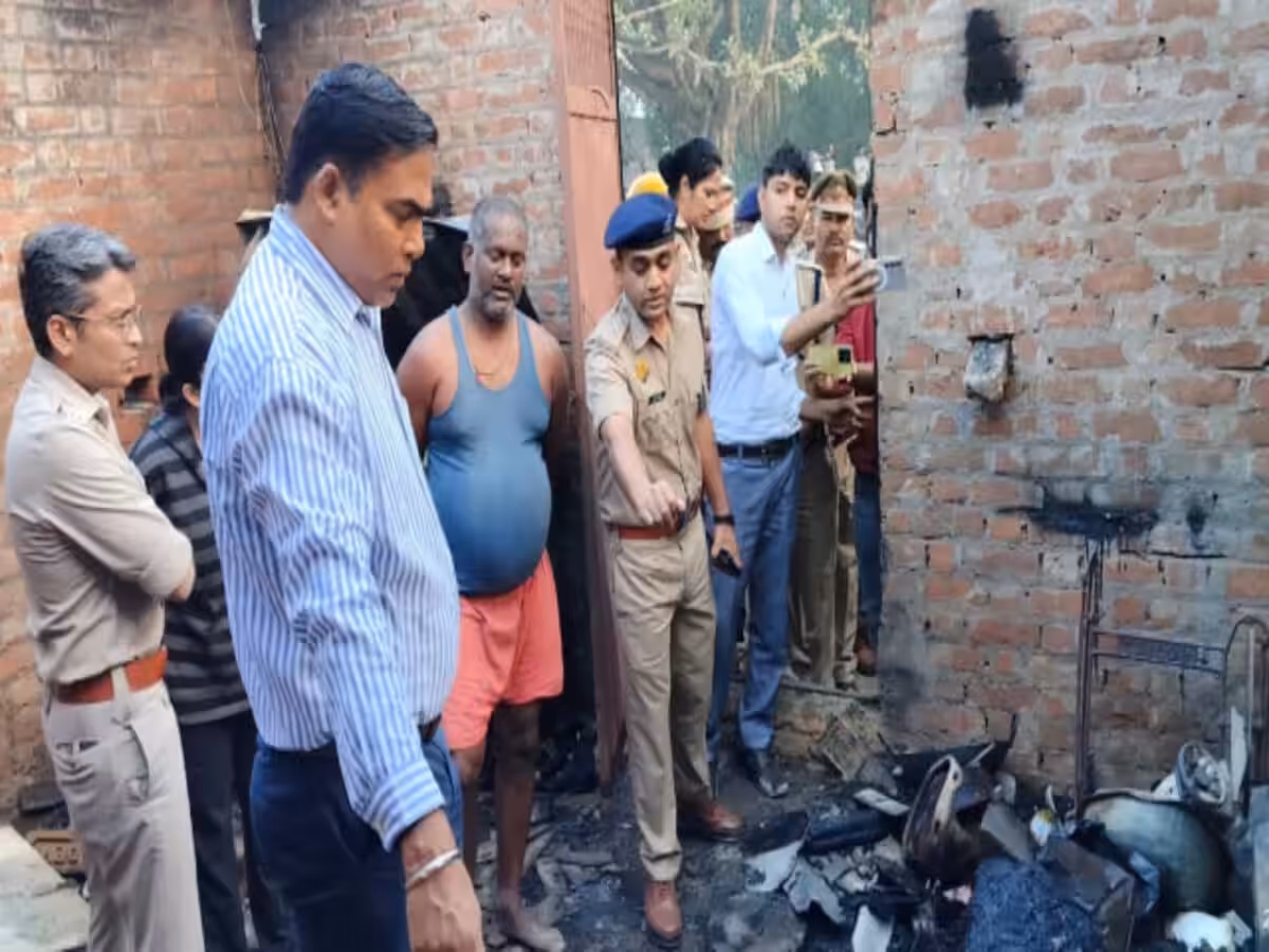 उत्तर प्रदेश के देवरिया में सिलेंडर विस्फोट में 3 बच्चे समेत 4 लोगों की मौत