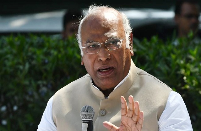 मैं 83 साल का हूं,अगर आप मौका दिए, कांग्रेस कार्यकर्ता बोलेंगे, तो चुनाव लड़ सकता हूं”: मल्लिकार्जुन खरगे
