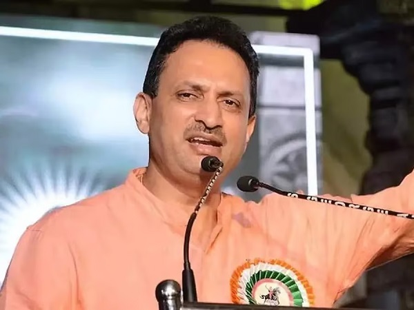 “धर्मनिरपेक्ष शब्द हटाने के लिये BJP करेगी संविधान में संशोधन- भाजपा सांसद