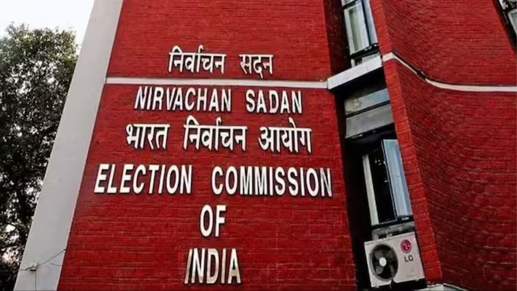 लोकसभा चुनाव से ठीक पहले निर्वाचन आयोग का बड़ा एक्शन, यूपी, बिहार, गुजरात समेत 6 राज्यों के गृह सचिव को हटाए
