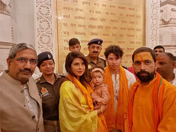 पति निक और बेटी मालती संग अयोध्या पहुंची प्रियंका चोपड़ा, राम लला के किए दर्शन