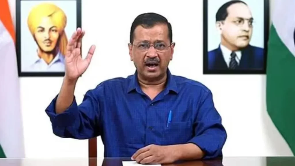 आप नेता केजरीवाल अपने जाल में खुद फंसते नज़र आ रहे