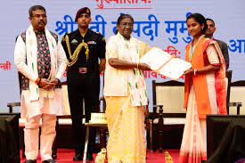 राष्ट्रपति ने केंद्रीय संस्कृत विश्वविद्यालय के पहले दीक्षांत समारोह में लिया भाग