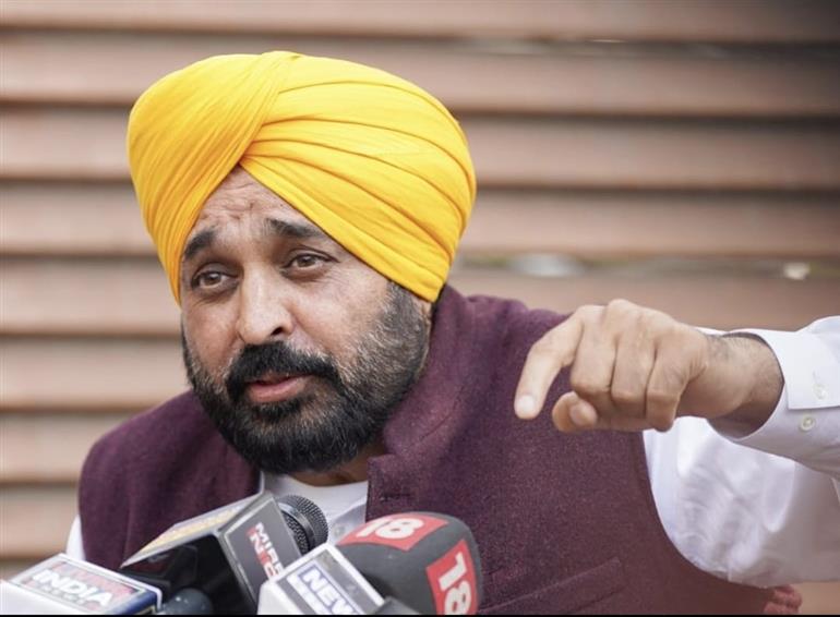 भगवंत मान का केंद्र पर निशाना, कहा – ये लोग यूक्रेन और रूस के बीच युद्ध रोकने की बात करते हैं, यहां विपक्षी नेताओं को जेल में डाल दिया