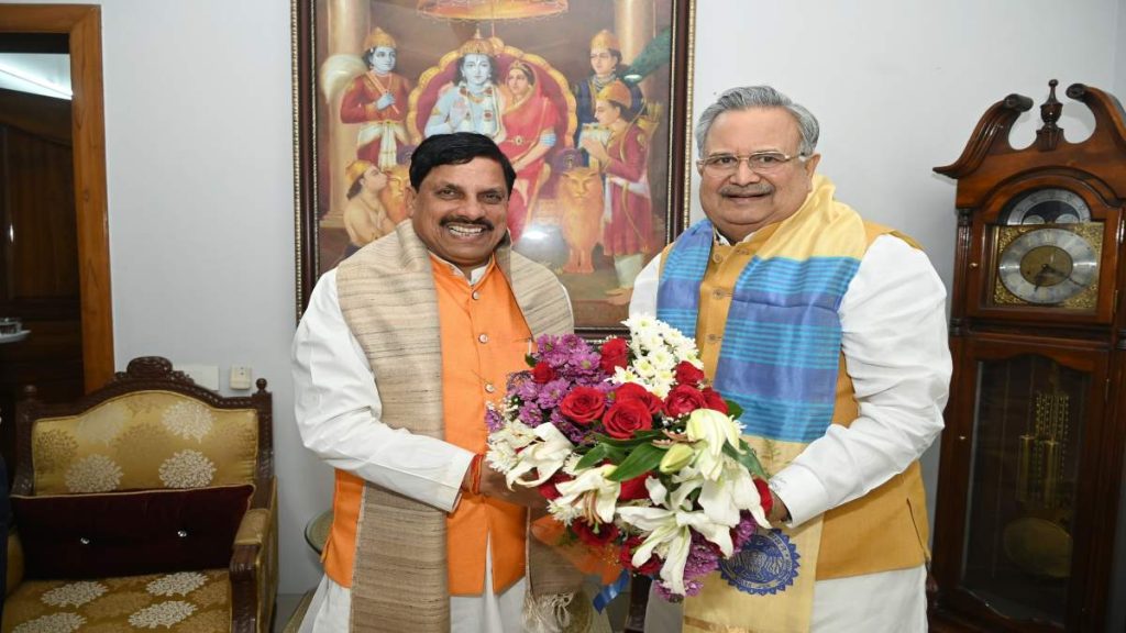 छत्तीसगढ़ प्रवास पर पहुंचे मोहन यादव ने डॉ रमन सिंह से की सौजन्य मुलाकात