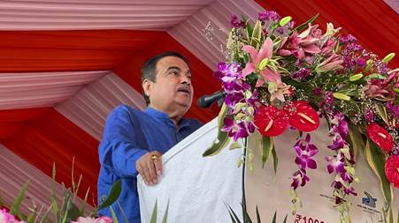 नितिन गडकरी ने उत्तर प्रदेश के जौनपुर में 10,000 करोड़ रुपये की 10 राष्ट्रीय राजमार्ग परियोजनाओं की रखी आधारशिला