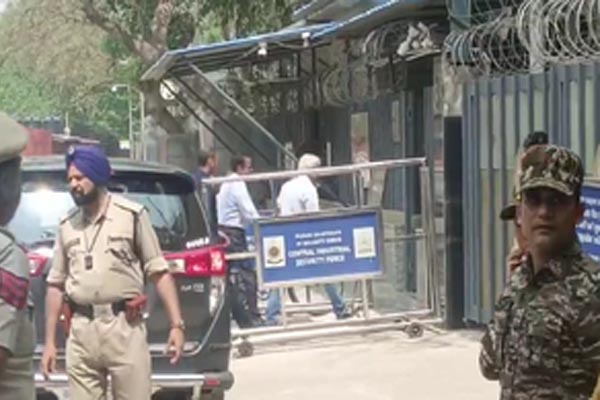आबकारी घोटाला मामले में ED के पहले ही समन पर हाजिर हुए दिल्ली के मंत्री कैलाश गहलोत