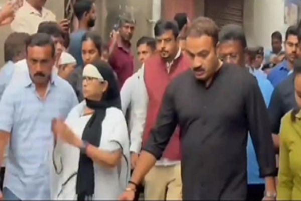 5 मंजिला निर्माणाधीन इमारत गिरने से दो लोगों की मौत, सीएम ममता बनर्जी ने किया मुआवजे का ऐलान