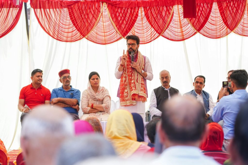 जनता की मेहनत की कमाई को घुसपैठियों में बाँटना चाहती है कांग्रेस: अनुराग ठाकुर