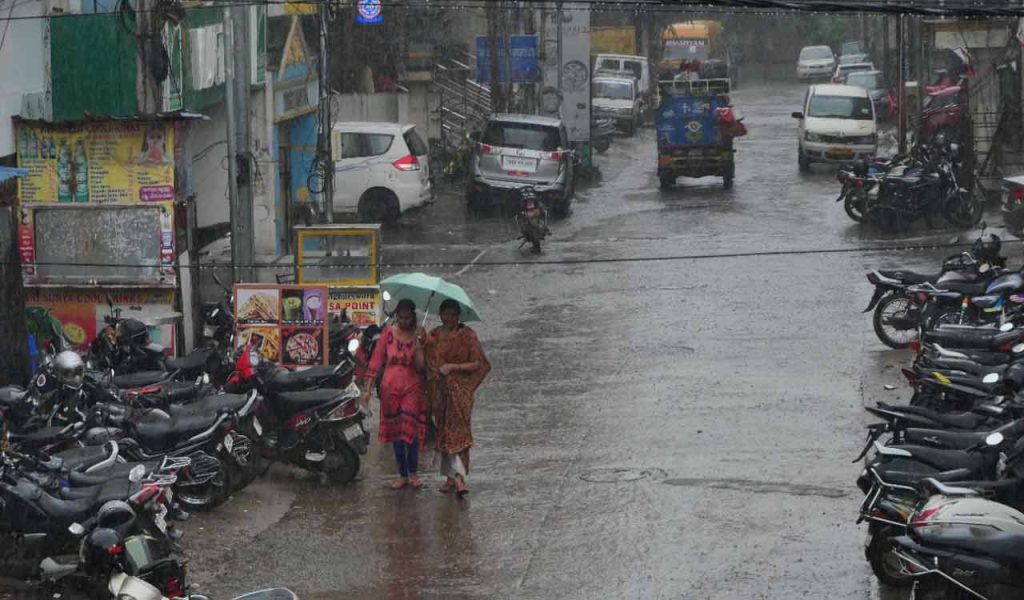 हैदराबाद और तेलंगाना के कई जिलों में भारी बारिश, लोगों को भीषण गर्मी से राहत