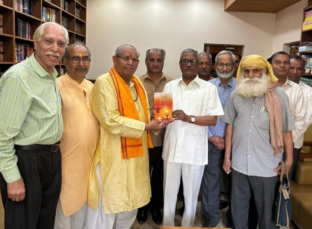 पंजाब यूनिवर्सिटी के रिटायर्ड कर्मचारियों का प्रतिनिधिमंडल सत्य पाल जैन से मिला