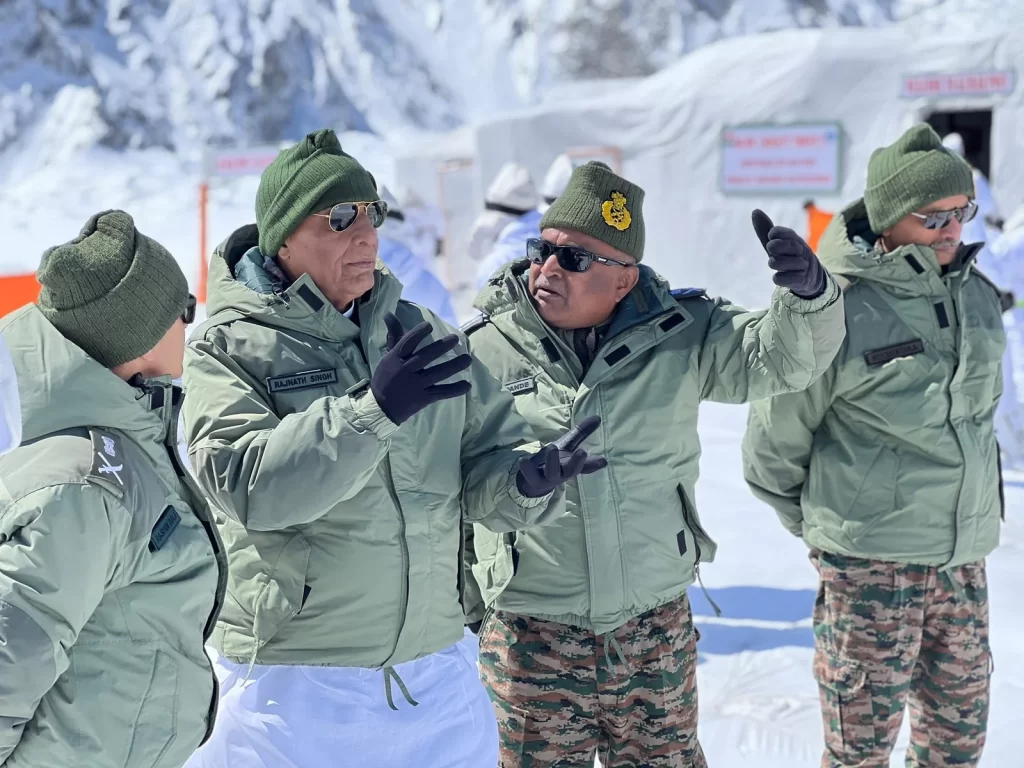 “बर्फीले सियाचिन ग्लेशियर में हमारे सैनिकों की वीरता और दृढ़ इच्छाशक्ति के काम हमेशा भावी पीढ़ियों को प्रेरित करेंगे”: राजनाथ सिंह