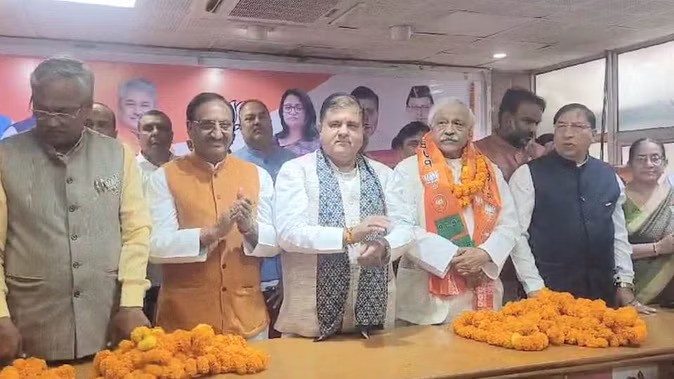 बीजेपी में शामिल हुए दिनेश अग्रवाल, एक दिन पहले ही छोड़ी थी कांग्रेस पार्टी