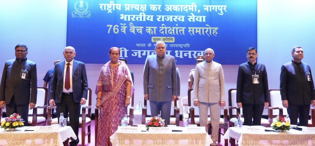 आर्थिक राष्ट्रवाद की भावना को बढ़ावा दें और स्थानीय के लिए मुखर बनें: उपराष्ट्रपति