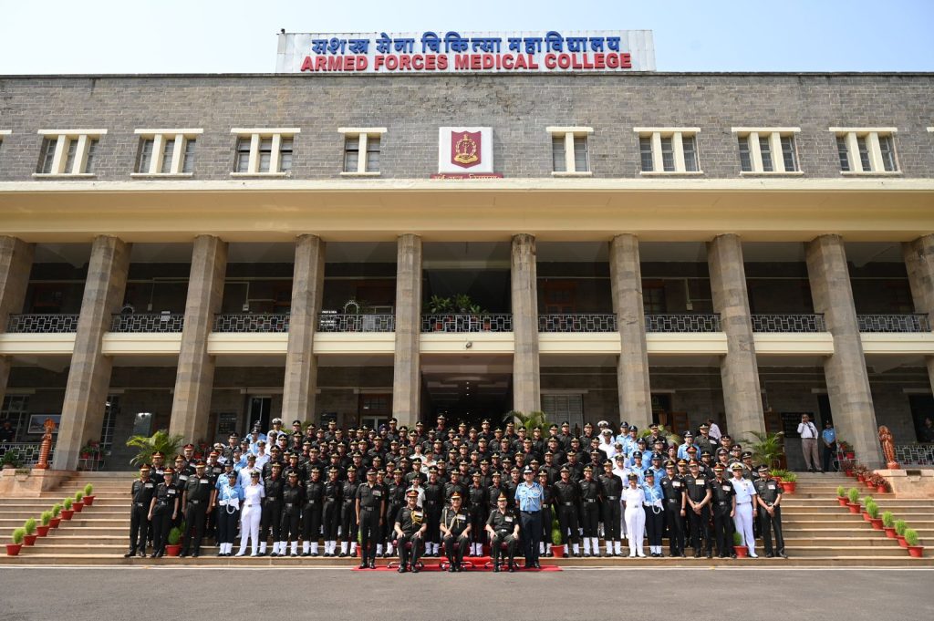 सशस्त्र बल मेडिकल कॉलेज के 58वें बैच की पासिंग आउट परेड पुणे में हुई आयोजित