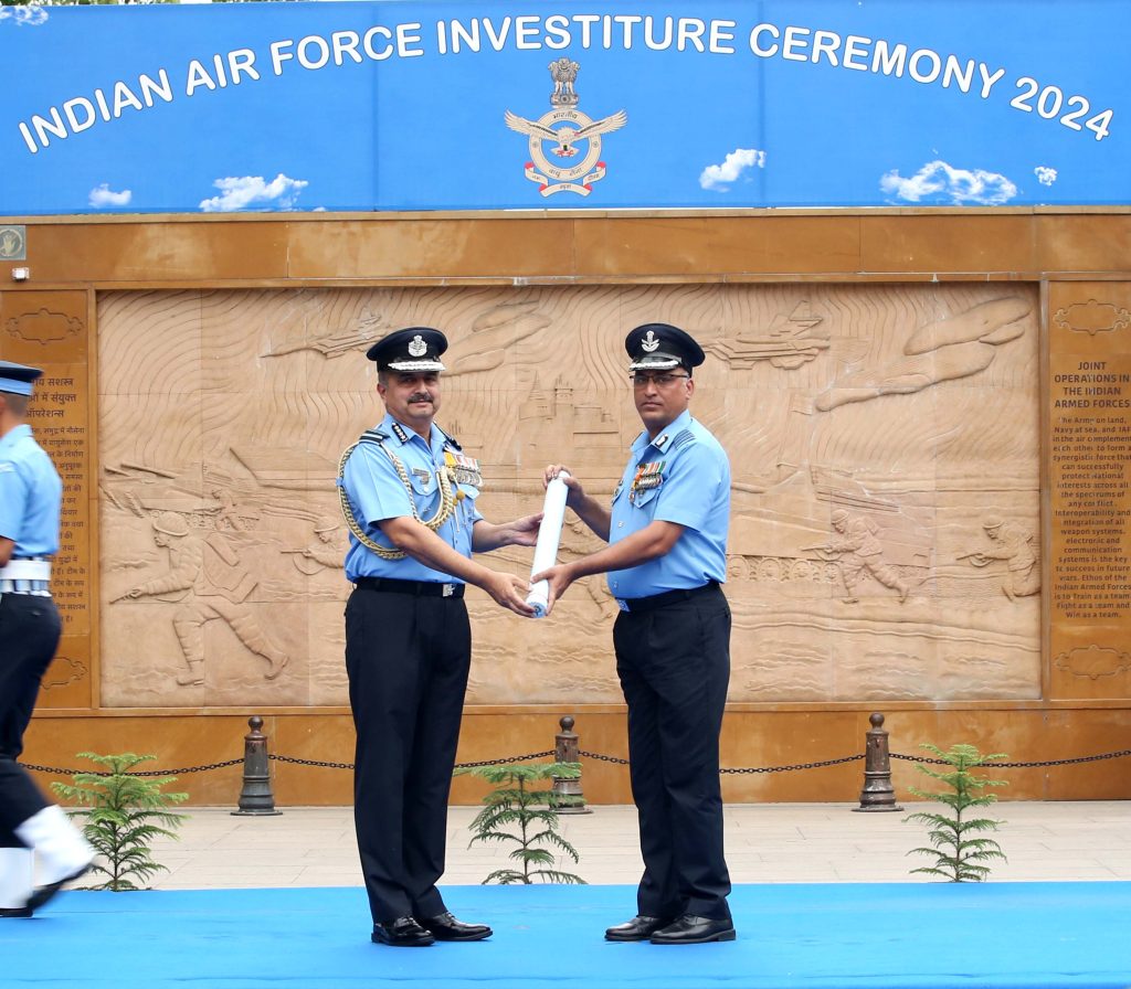 भारतीय वायु सेना का अलंकरण समारोह शुक्रवार को परम योद्धा स्थल के पास हुआ आयोजित