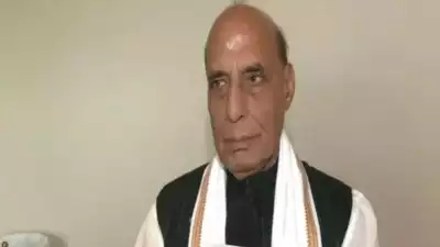 राजनाथ सिंह ने कांग्रेस पर लगाया भ्रष्टाचार का आरोप, कहा- इनका घोषणापत्र भारत को पीछे ले जाएगा…