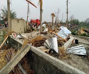 पश्चिम बंगाल के जलपाईगुड़ी में चक्रवाती तूफान ने मचाया कोहराम, 5 की हुई मौत, पीएम ने प्रभावित लोगों के सहायत की, की अपील