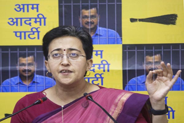 ‘बिना चेकअप, नॉन एमबीबीएस डॉक्टर ने बनाया केजरीवाल का डाइट प्लान’: आप नेता आतिशी