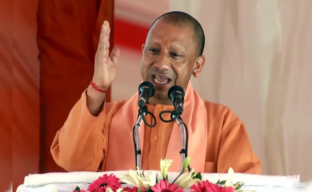 अपराधियों को सीएम योगी ने दी चेतावानी, कहा- जो समाज के लिए खतरा बनेगा उसका…