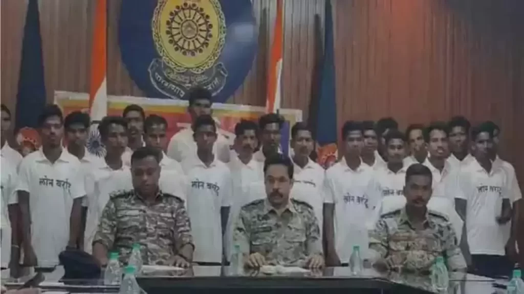 सुरक्षाबलों की कड़ी कार्रवाई से नक्सली खेमे में हड़कंप , 26 नक्सलियों ने किया सरेंडर