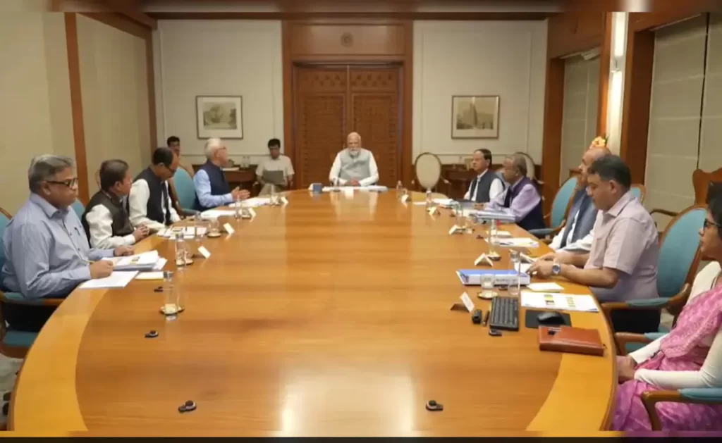भीषण गर्मी के अलर्ट के बीच पीएम मोदी ने की हाई-लेवल मीटिंग, लू से निपटने को लेकर दिए ये निर्देश