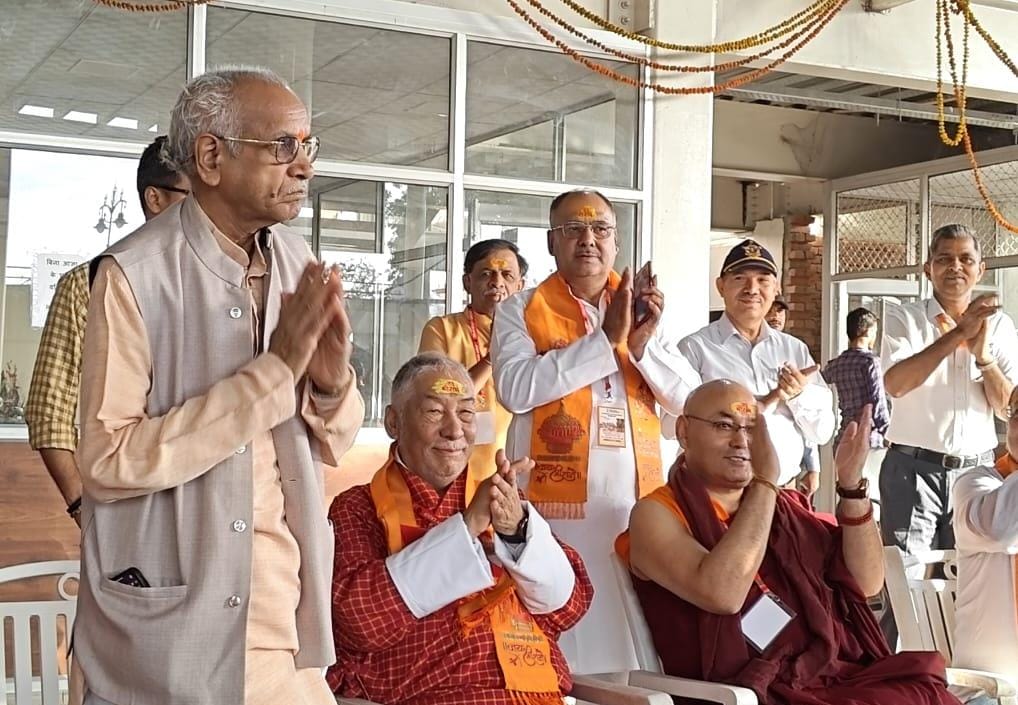 चार सौ कौन कहे, मोदी जी के लिए दो सौ पार करना कठिन होगा !!