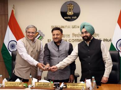निर्वाचन आयोग ने आम चुनाव 2024 में गलत सूचना के प्रसार को सक्रिय रूप से रोकने के लिए ‘मिथ वर्सेस रियलिटी रजिस्टर’ की शुरुआत की