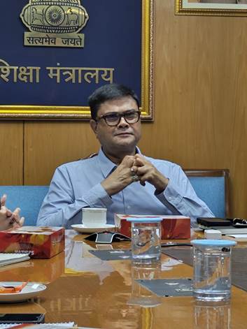 संजय कुमार ने ‘प्रेरणा कार्यक्रम’ के ‘प्रथम पूर्व विद्यार्थी मिलन समारोह’ को किया संबोधित