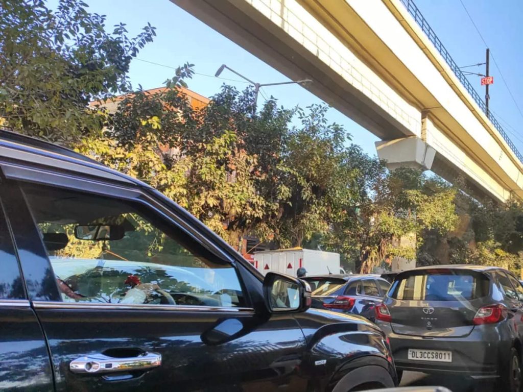 Noida Elevated Road पर मरम्मत शुरू, सेक्टर 18 जानें के लिए इन रास्तों का करें इस्तेमाल